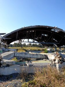 津波で全壊した元魚養殖場