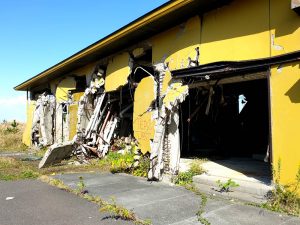 養殖場の隣の建物
